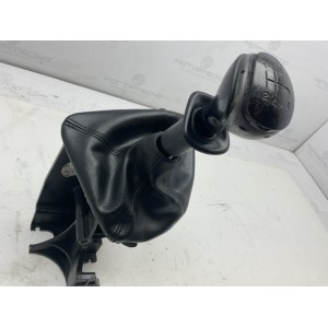 LEVA CAMBIO CON CUFFIA E POMELLO LANCIA Ypsilon 2° Serie 6-07-846-0213 benzina 1200 (06 10)