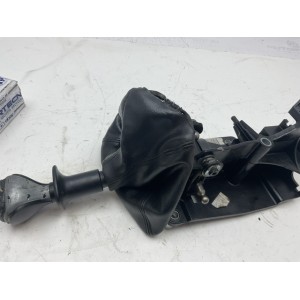 LEVA CAMBIO CON CUFFIA E POMELLO LANCIA Ypsilon 2° Serie 6-07-846-0213 benzina 1200 (06 10)