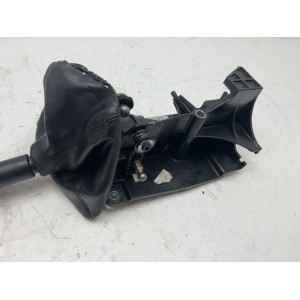 LEVA CAMBIO CON CUFFIA E POMELLO LANCIA Ypsilon 2° Serie 6-07-846-0213 benzina 1200 (06 10)