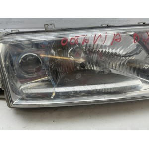 FARO ANTERIORE DESTRO SKODA Octavia Berlina 2° Serie (00 04)