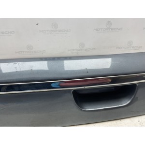 735435472 MODANATURA INFERIORE PORTELLONE COFANO POSTERIORE BAULE LANCIA MUSA GRIGIA 1.4 G 5P 5M 57KW (2011)