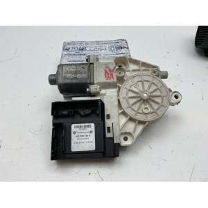 MOTORINO ALZAVETRO ANTERIORE DESTRA VOLKSWAGEN Golf 5 Berlina 0 130 822 229 (03 08)