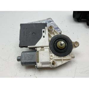 MOTORINO ALZAVETRO ANTERIORE DESTRA VOLKSWAGEN Golf 5 Berlina 0 130 822 229 (03 08)