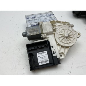 MOTORINO ALZAVETRO ANTERIORE DESTRA VOLKSWAGEN Golf 5 Berlina 0 130 822 229 (03 08)