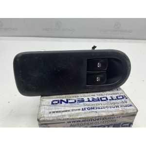 PULSANTIERA ANTERIORE SINISTRA RENAULT Clio Serie 8200356519 (08 15)