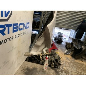 PARAFANGO ANTERIORE SINISTRO NISSAN Micra 7° Serie BIANCO (10 16)