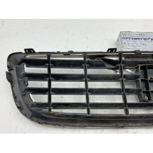 Mascherina anteriore grigia anteriore logo volvo v50