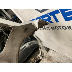 A451 882 02 03 Paraurti posteriore destro con alloggio del tappo della benzina smart 451 bianco