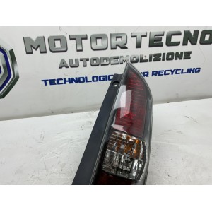 STOP FANALE POSTERIORE DESTRO DAIHATSU Sirion 2° Serie 220-51762 (05)