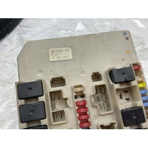 CENTRALINA FUSIBILI PER RENAULT CLIO 3 SERIE - RENAULT MODUS  ANNO DAL 2005 AL 2013  CODICE RICAMBIO 233293G