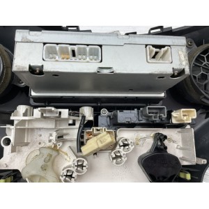 PLANCIA CENTRALE COMPLETA DI AUTORADIO E COMANDO CLIMA TOYOTA Yaris Serie 86110-0D040 (03 05)
