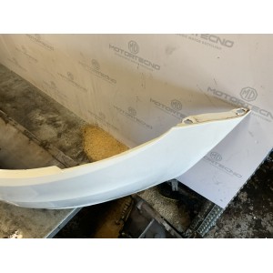 Paraurti grande punto bianco griglia sovrastante mancante come da foto