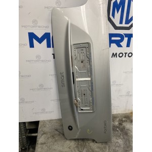 Pannello posteriore portellone grigio smart 451 con segni di usura e una crepa come da foto