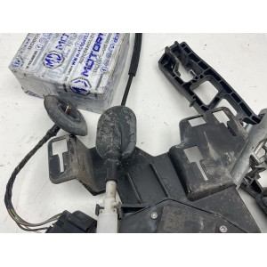 SERRATURA ANTERIORE DESTRA FORD Fiesta 6° Serie 8a61-a21978-ad (08 17) 4 pin