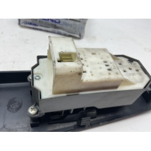 PULSANTIERA ANTERIORE SINISTRA TOYOTA Yaris Serie 74232-0D330 (17 20)