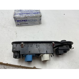 PULSANTIERA ANTERIORE SINISTRA 4 VETRI ELETTRICI RENAULT Modus 1° Serie 8200379694 (04 06)