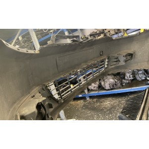 Paraurti anteriore VOLKSWAGEN GOLF 6 TDI colore nero - no fendinebbia