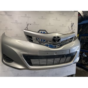 PARAURTI ANTERIORE COMPLETO DI GRIGLIE PER TOYOTA YARIS SERIE (14 16)
