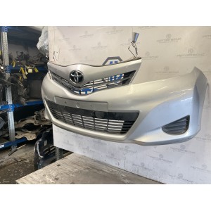 PARAURTI ANTERIORE COMPLETO DI GRIGLIE PER TOYOTA YARIS SERIE (14 16)