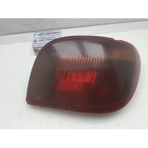 STOP FANALE POSTERIORE DESTRO TOYOTA Yaris Serie (99al03)