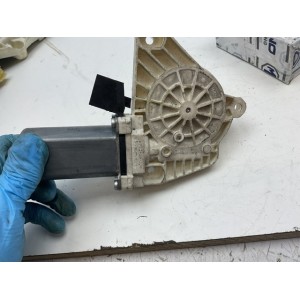 MOTORINO ALZAVETRO ANTERIORE DESTRA MERCEDES Classe B W245 1° Serie A 169 820 44 42 (05 11)