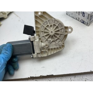 MOTORINO ALZAVETRO ANTERIORE DESTRA MERCEDES Classe B W245 1° Serie A 169 820 44 42 (05 11)
